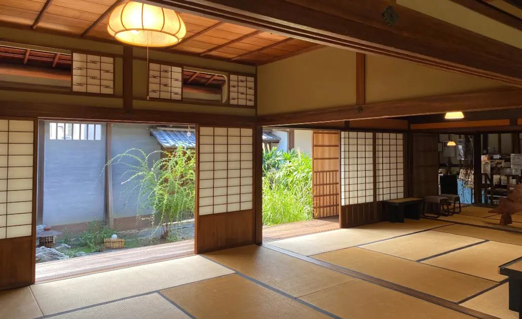 🏛️ 이즈미사노 고향 마을회관 (이즈미사노 후루사토 마치야칸(큐 니이가와케 주타쿠))